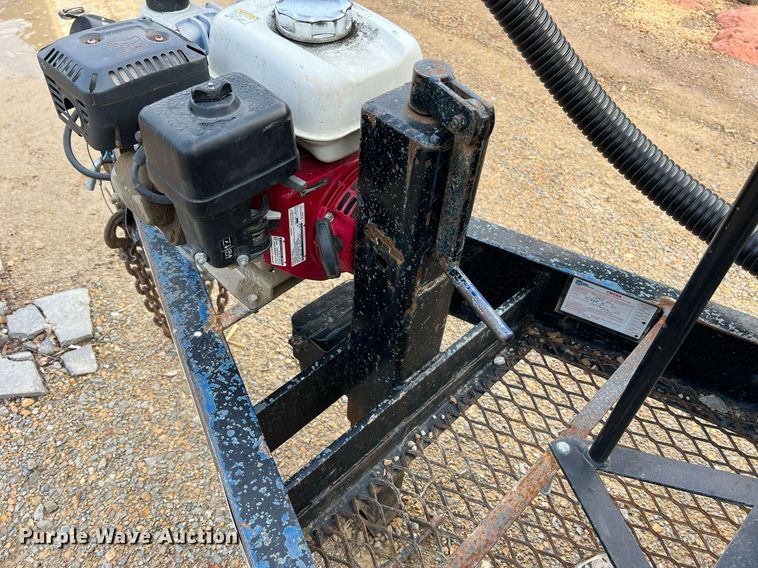 image for item II9173 SpraCoupe 4455  sprayer with Duo Lift trailer