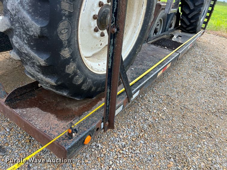 image for item II9173 SpraCoupe 4455  sprayer with Duo Lift trailer