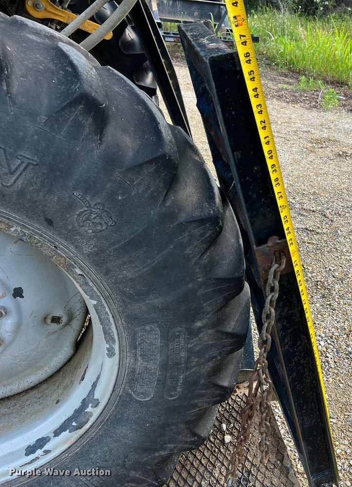 image for item II9173 SpraCoupe 4455  sprayer with Duo Lift trailer