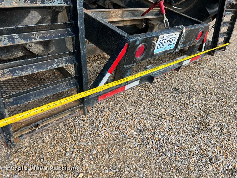 image for item II9173 SpraCoupe 4455  sprayer with Duo Lift trailer