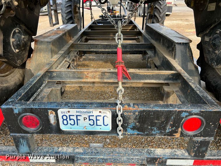 image for item II9173 SpraCoupe 4455  sprayer with Duo Lift trailer