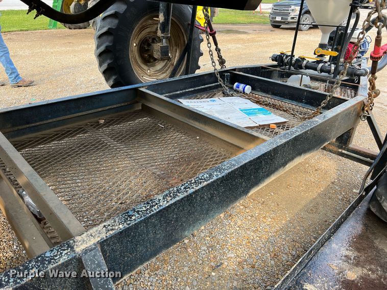 image for item II9173 SpraCoupe 4455  sprayer with Duo Lift trailer