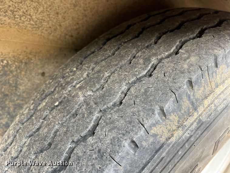 image for item II9173 SpraCoupe 4455  sprayer with Duo Lift trailer