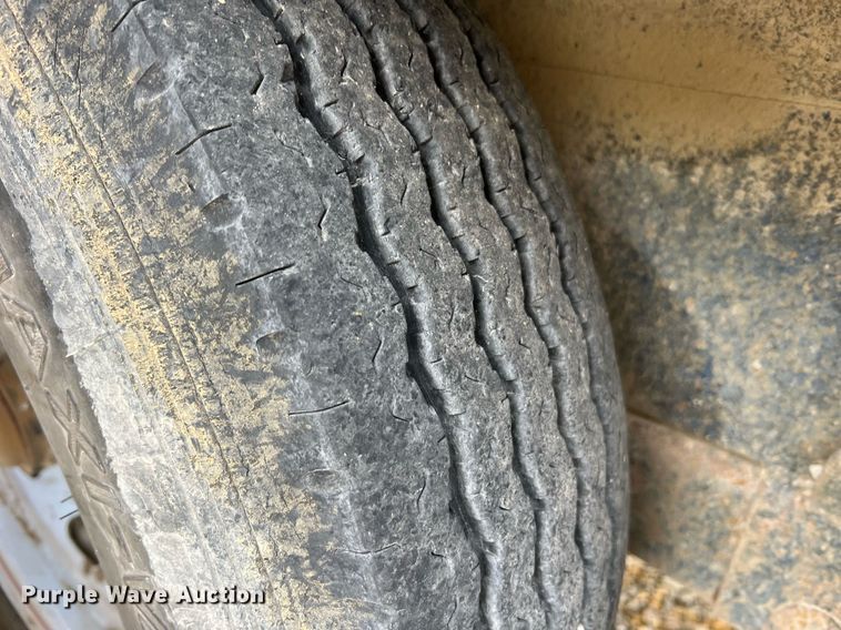 image for item II9173 SpraCoupe 4455  sprayer with Duo Lift trailer