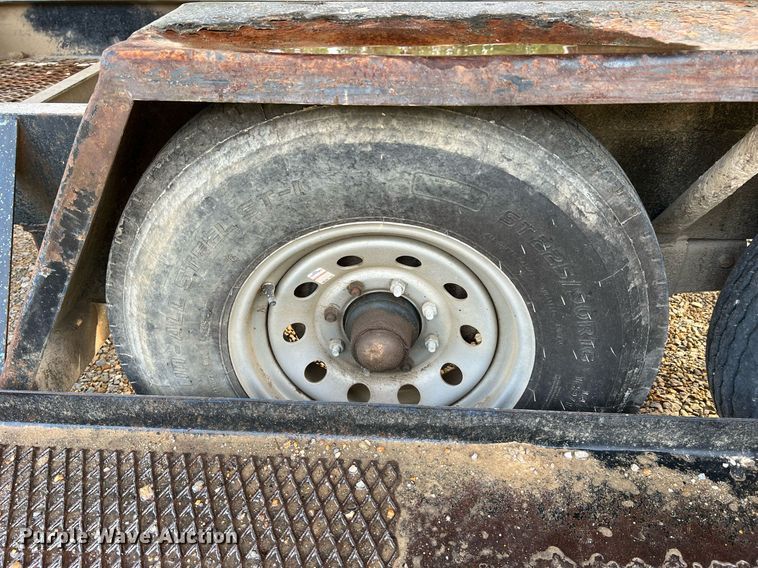 image for item II9173 SpraCoupe 4455  sprayer with Duo Lift trailer