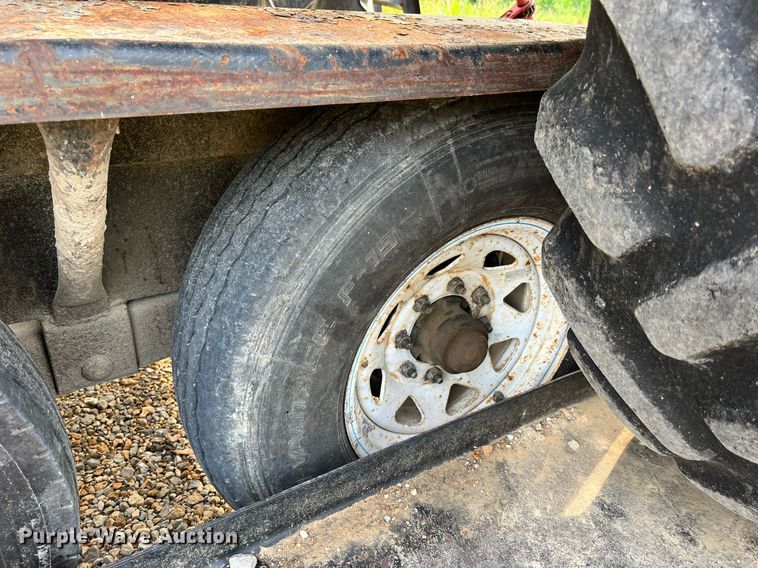 image for item II9173 SpraCoupe 4455  sprayer with Duo Lift trailer