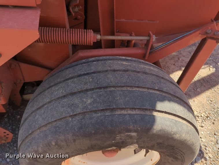 image for item KB9393 Hesston 845  round baler