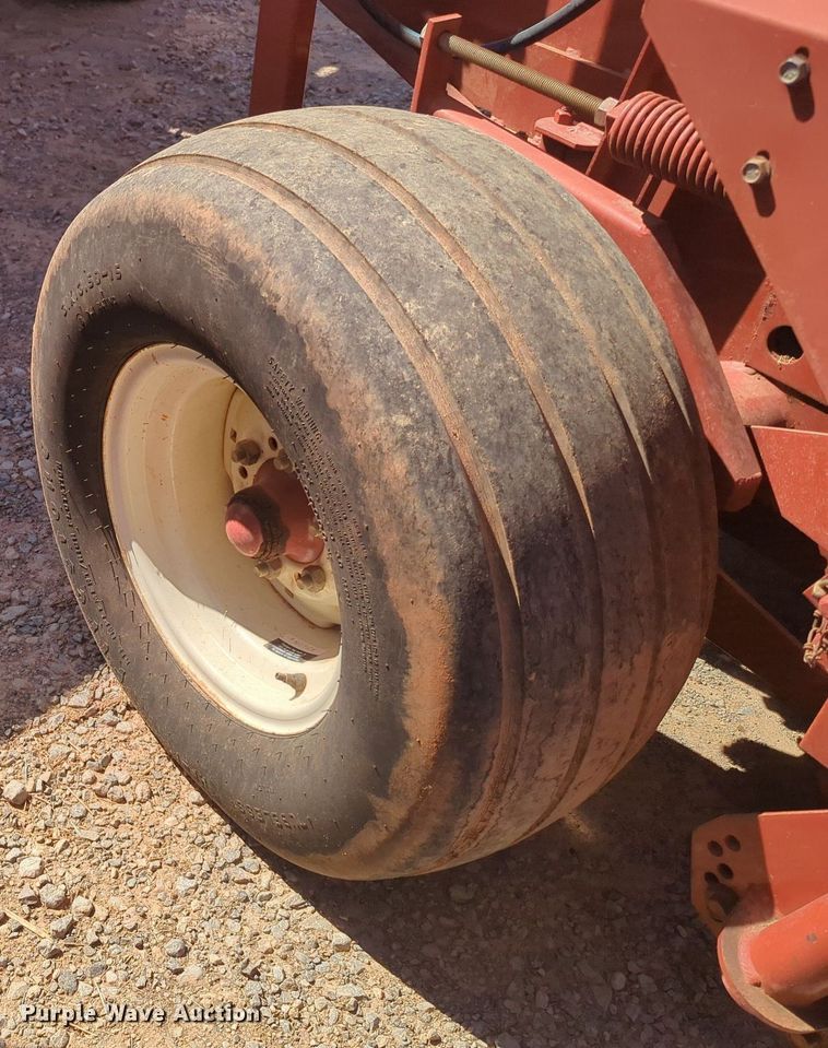 image for item KB9393 Hesston 845  round baler