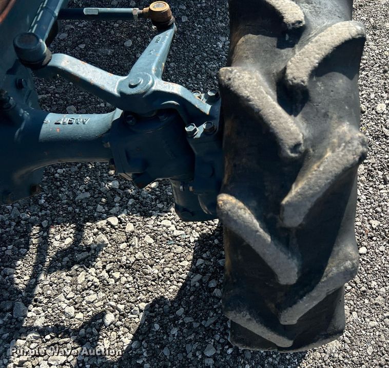 image for item KW9058 1984 Kubota B7200  MFWD tractor