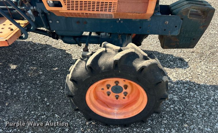 image for item KW9058 1984 Kubota B7200  MFWD tractor
