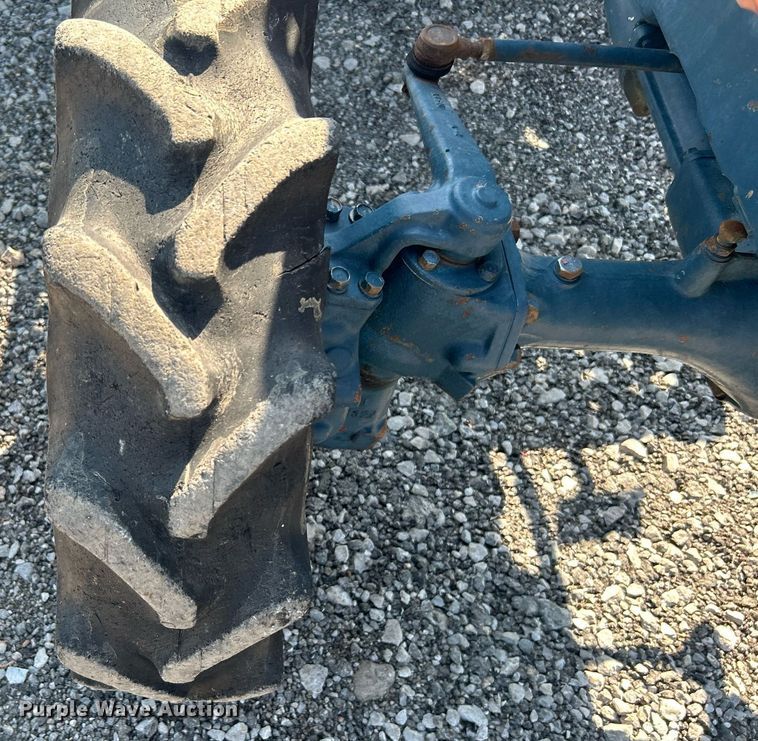 image for item KW9058 1984 Kubota B7200  MFWD tractor