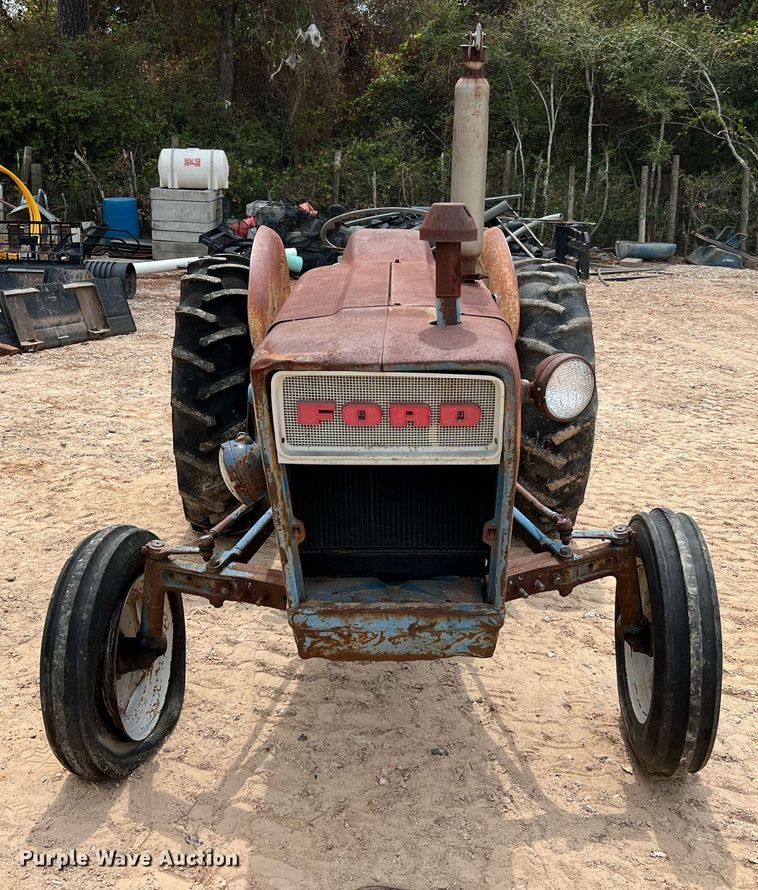 image for item LF9476 Ford 2000  tractor