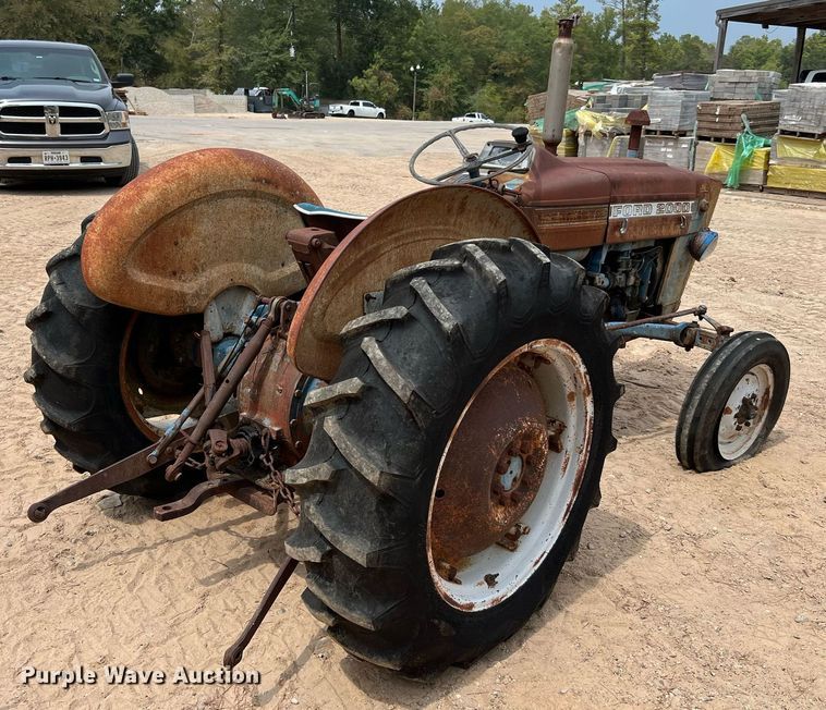 image for item LF9476 Ford 2000  tractor