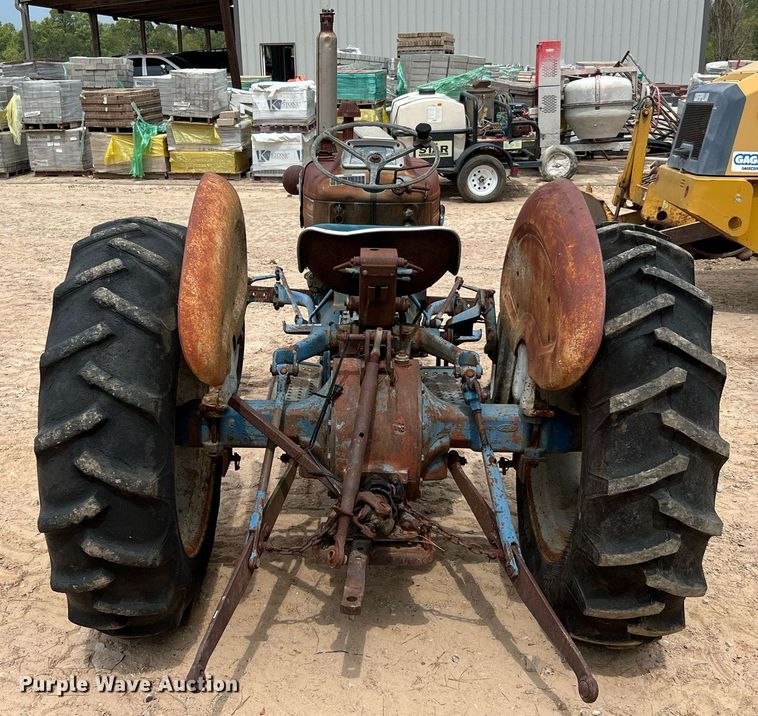image for item LF9476 Ford 2000  tractor