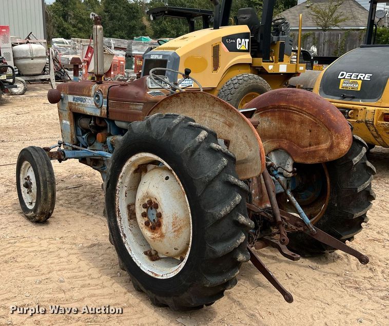 image for item LF9476 Ford 2000  tractor