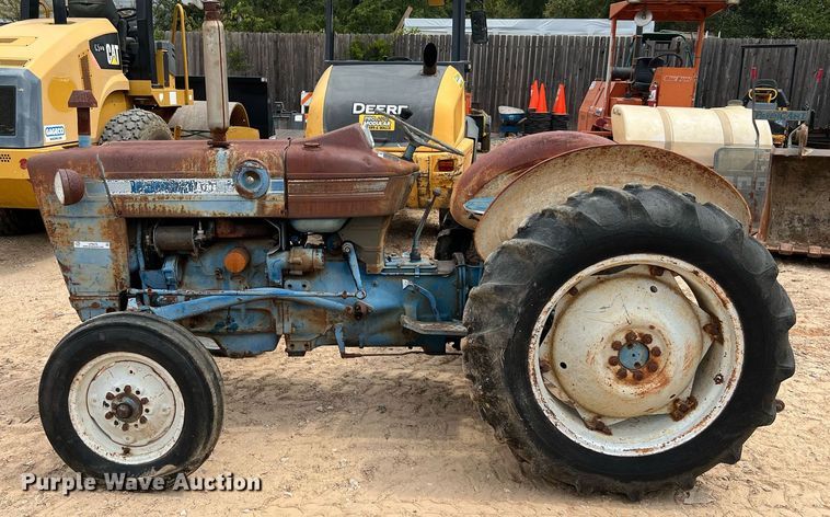 image for item LF9476 Ford 2000  tractor