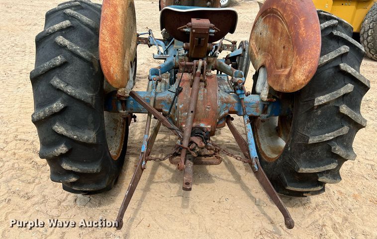 image for item LF9476 Ford 2000  tractor