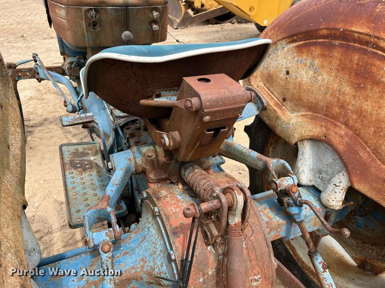 image for item LF9476 Ford 2000  tractor
