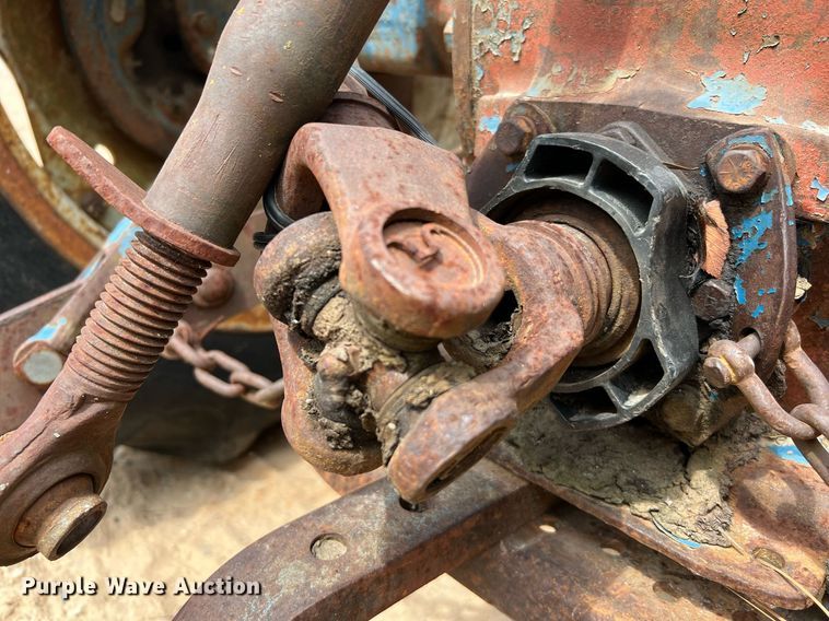 image for item LF9476 Ford 2000  tractor