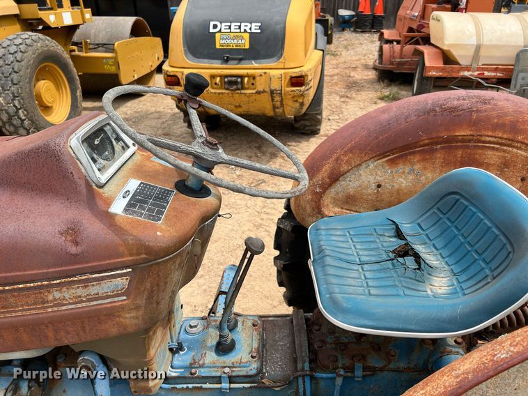 image for item LF9476 Ford 2000  tractor
