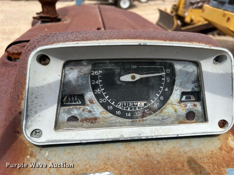 image for item LF9476 Ford 2000  tractor