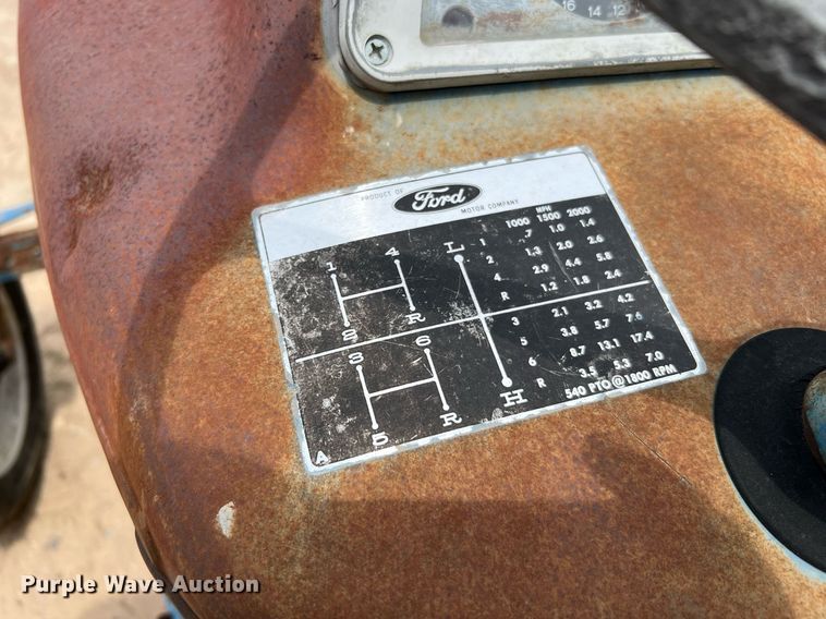 image for item LF9476 Ford 2000  tractor