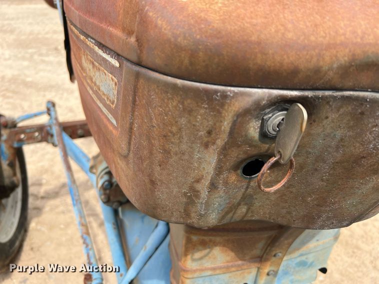 image for item LF9476 Ford 2000  tractor