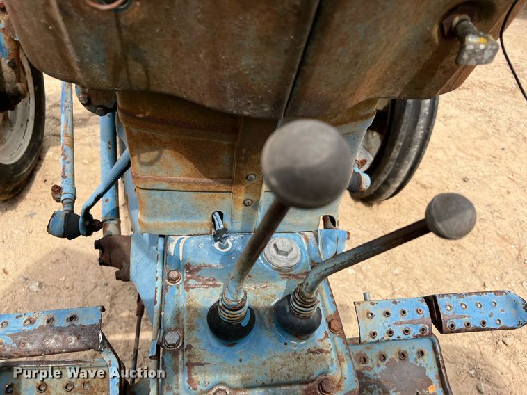 image for item LF9476 Ford 2000  tractor