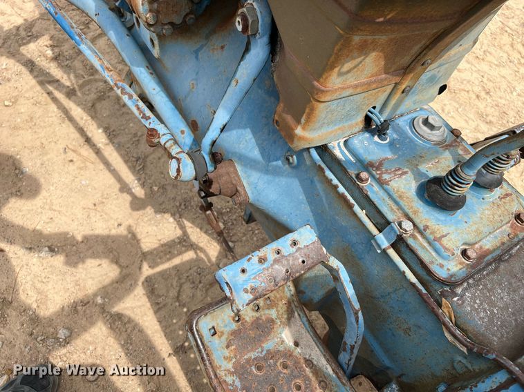 image for item LF9476 Ford 2000  tractor