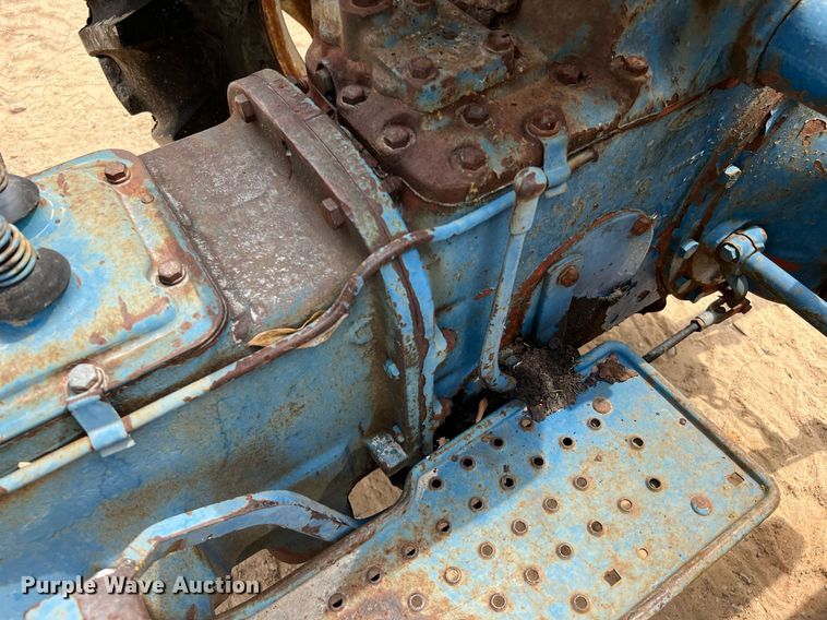 image for item LF9476 Ford 2000  tractor