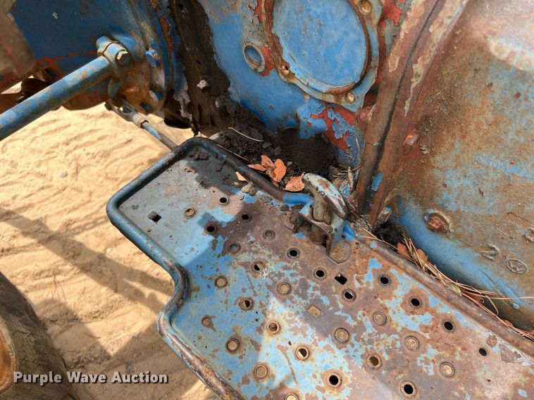 image for item LF9476 Ford 2000  tractor