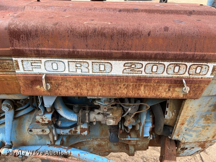 image for item LF9476 Ford 2000  tractor