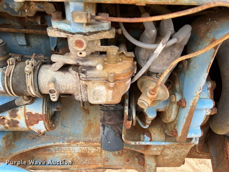 image for item LF9476 Ford 2000  tractor