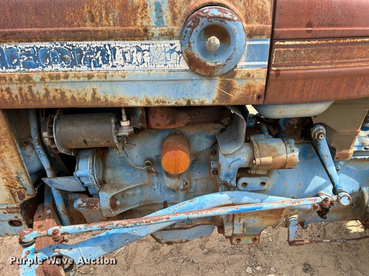 image for item LF9476 Ford 2000  tractor