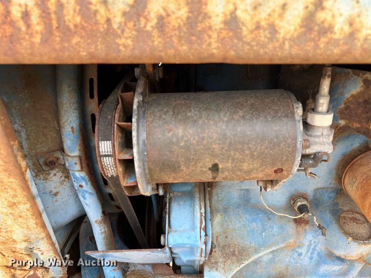 image for item LF9476 Ford 2000  tractor