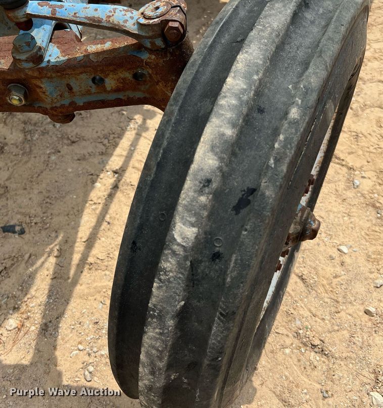 image for item LF9476 Ford 2000  tractor