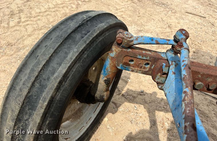image for item LF9476 Ford 2000  tractor