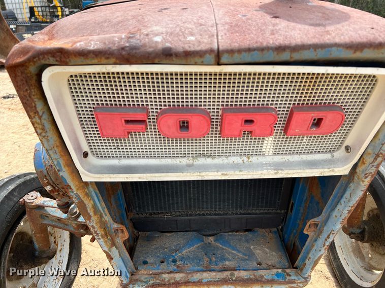 image for item LF9476 Ford 2000  tractor