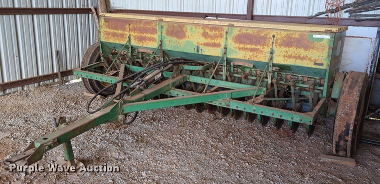 image for item LN9036 John Deere FB177C  grain drill