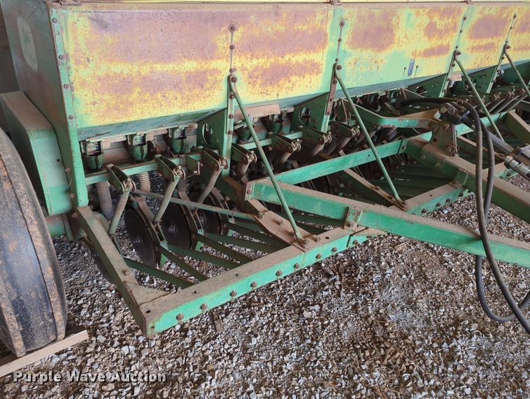 image for item LN9036 John Deere FB177C  grain drill