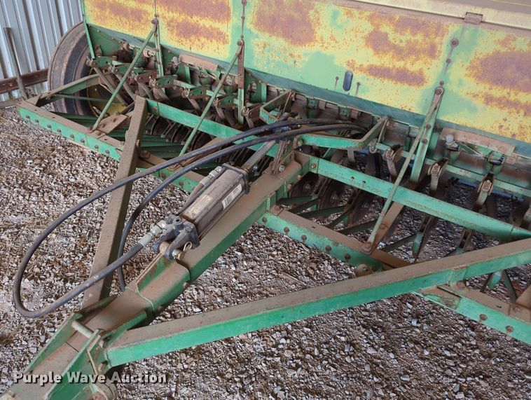 image for item LN9036 John Deere FB177C  grain drill