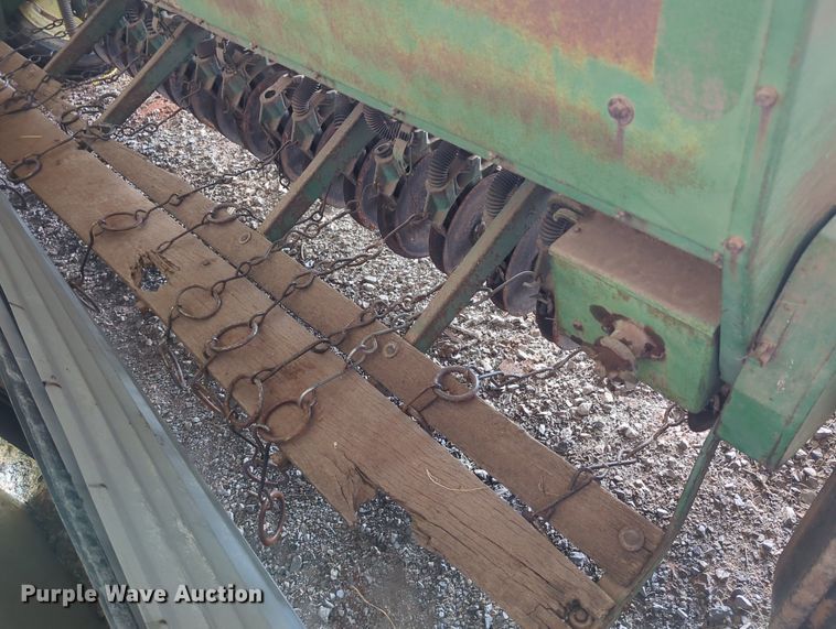 image for item LN9036 John Deere FB177C  grain drill