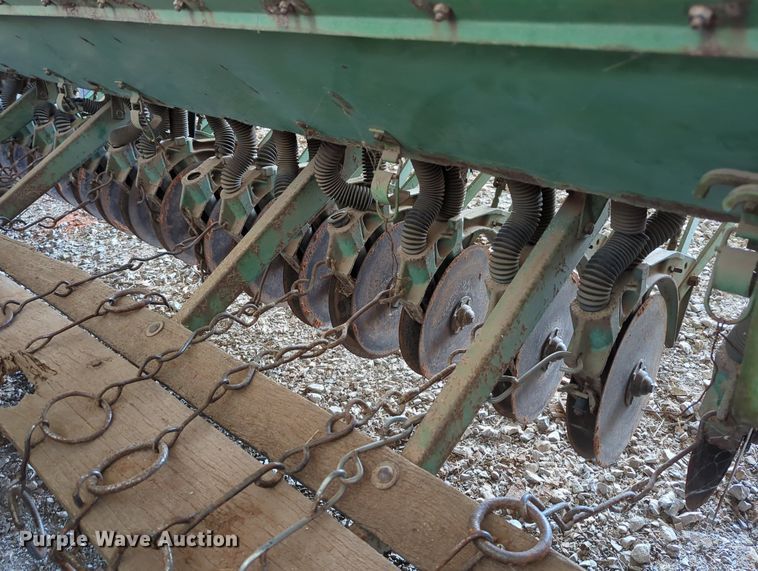 image for item LN9036 John Deere FB177C  grain drill