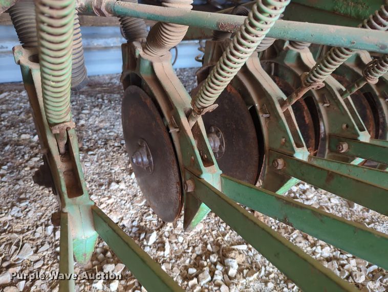 image for item LN9036 John Deere FB177C  grain drill