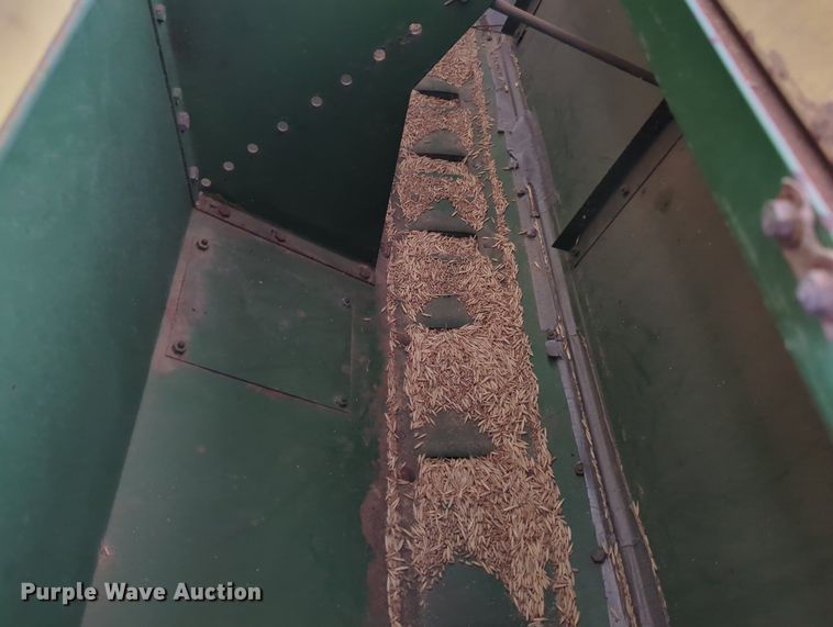 image for item LN9036 John Deere FB177C  grain drill