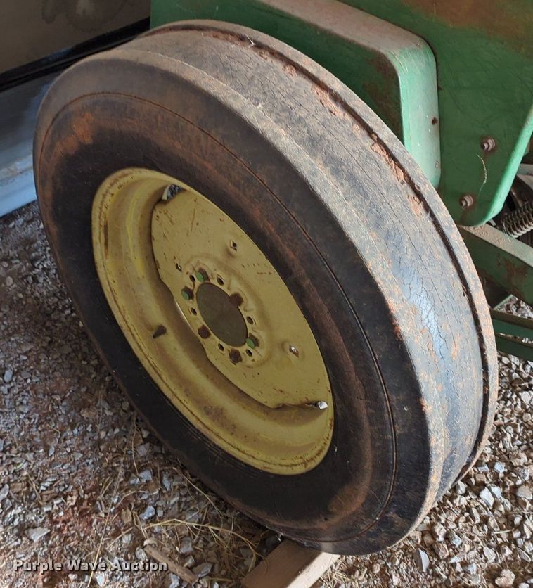 image for item LN9036 John Deere FB177C  grain drill