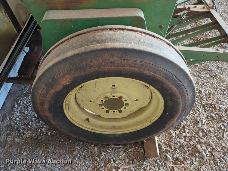 image for item LN9036 John Deere FB177C  grain drill