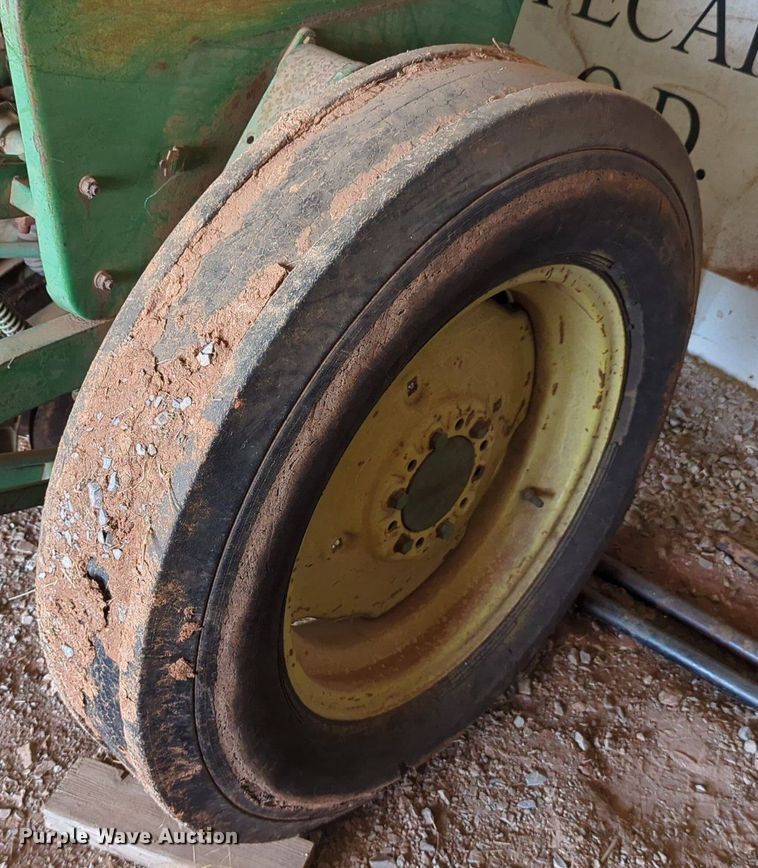 image for item LN9036 John Deere FB177C  grain drill