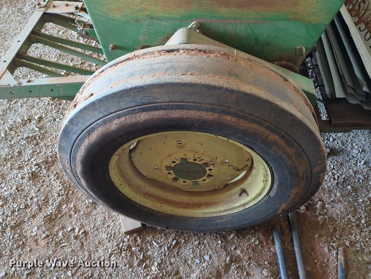 image for item LN9036 John Deere FB177C  grain drill