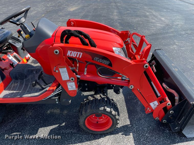 image for item LV9801 2022 Kioti CS25205  MFWD tractor